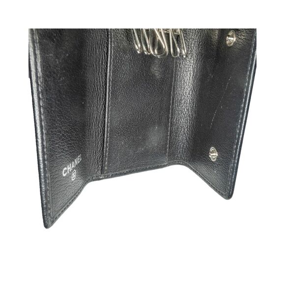 Pre Loved Chanel CC Camellia Leather Key Holder Unisex Black Keychains - Picture 6 of 8